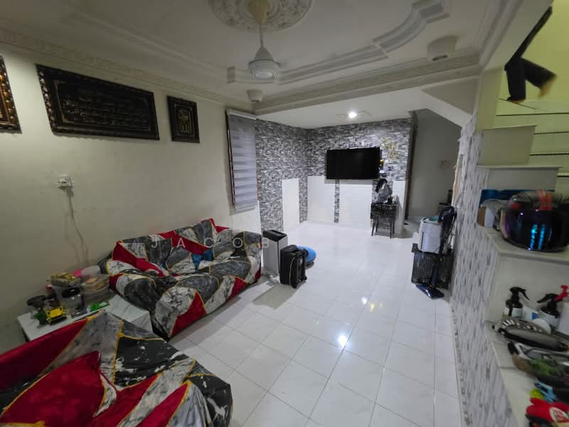 2-storey Terraced House for Sale in Taman Anggerik (Tampoi) - Jacob Chua - Living Room - PropertyGuru.com.my