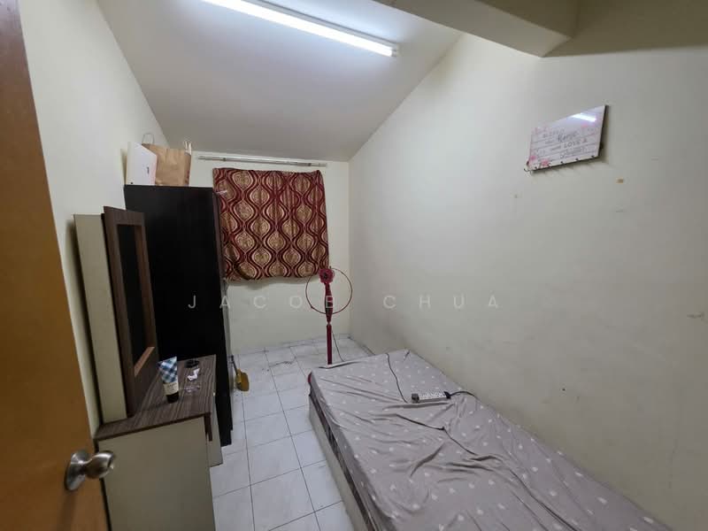 2-storey Terraced House for Sale in Taman Anggerik (Tampoi) - Jacob Chua - Bedroom - PropertyGuru.com.my