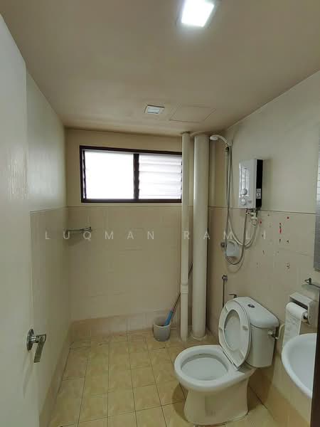 Kondominium untuk Dijual di Widuri Impian - Luqman Ramli - Bathroom - PropertyGuru.com.my