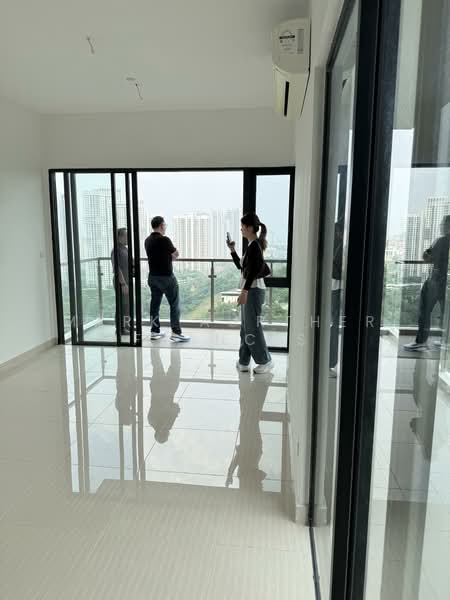 Kediaman Servis untuk Dijual di Hampton Damansara - Mark Aurther Francis - Balcony - PropertyGuru.com.my