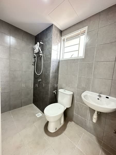 Kondominium untuk Disewa di Residensi Sateria - Nini Malini - Bathroom - PropertyGuru.com.my