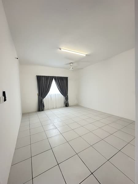 Kondominium untuk Disewa di Residensi Sateria - Nini Malini - 2nd Bedroom - PropertyGuru.com.my