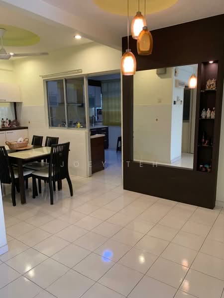 Kondominium untuk Dijual di Putra Place Condominium - Joey Teh - Dining Room - PropertyGuru.com.my