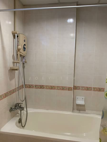 Kondominium untuk Dijual di Putra Place Condominium - Joey Teh - Bathroom - PropertyGuru.com.my