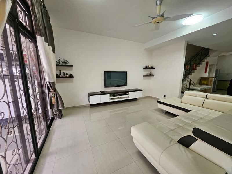 3-storey Terraced House for Rent in Sungai Ara (Penang) - Meng . - Living Room - PropertyGuru.com.my