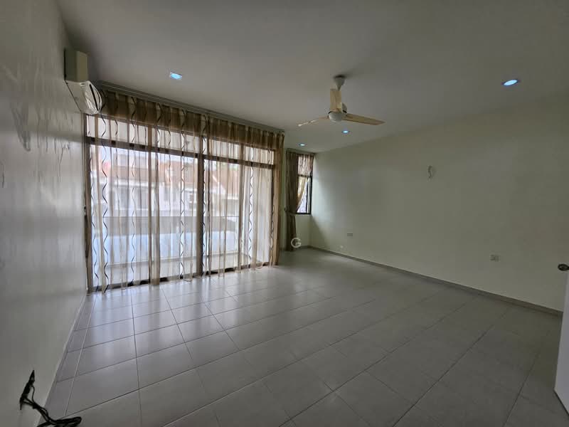 3-storey Terraced House for Rent in Sungai Ara (Penang) - Meng . - Living Room - PropertyGuru.com.my