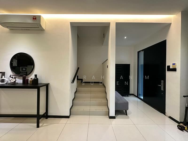 Rumah Teres 3 Tingkat untuk Disewa di Kajang (Selangor) - Abdul Rahman M Samsudeen - Entrance - PropertyGuru.com.my