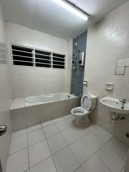 Apartment for Rent at Suria Damansara - Jenny Puah - Bathroom - PropertyGuru.com.my