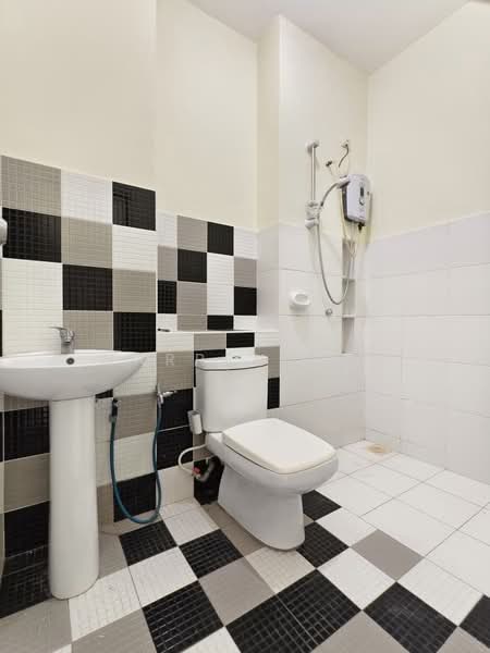 2-storey Terraced House for Sale in Taman Setia Indah (Tebrau) - Warren Tay - Bathroom - PropertyGuru.com.my