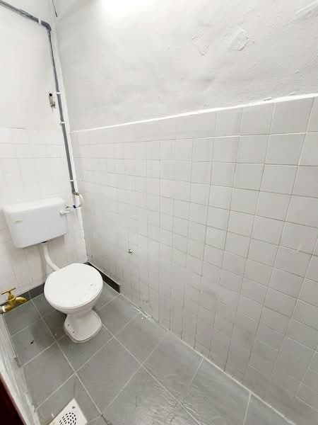 Shop for Rent in Taman Kajang Utama (Kajang) - Ken Low - Bathroom - PropertyGuru.com.my