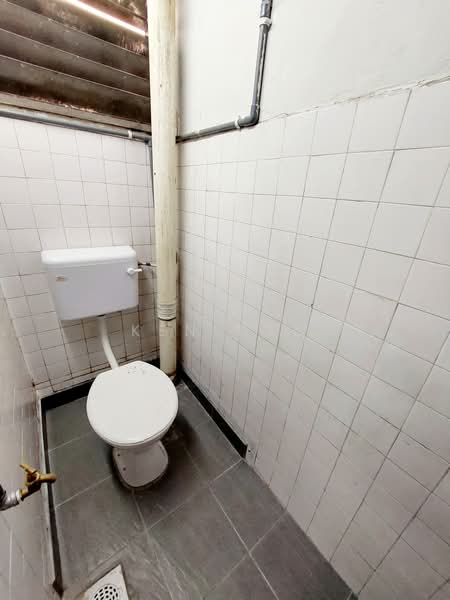 Shop for Rent in Taman Kajang Utama (Kajang) - Ken Low - Bathroom - PropertyGuru.com.my