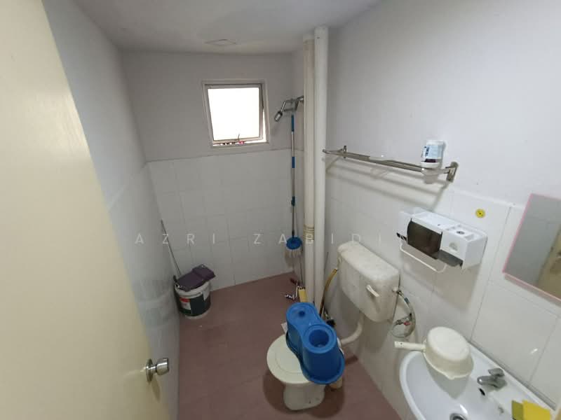 Apartment for Sale at Pangsapuri Bayu Suria (Summerfields Apartments) - Azri Zabidin - Bathroom - PropertyGuru.com.my