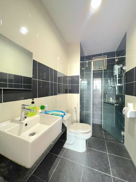 Servis Apartment untuk Dijual di D'Inspire Residence (Inspira Bestari) - Serene Low - Bathroom - PropertyGuru.com.my