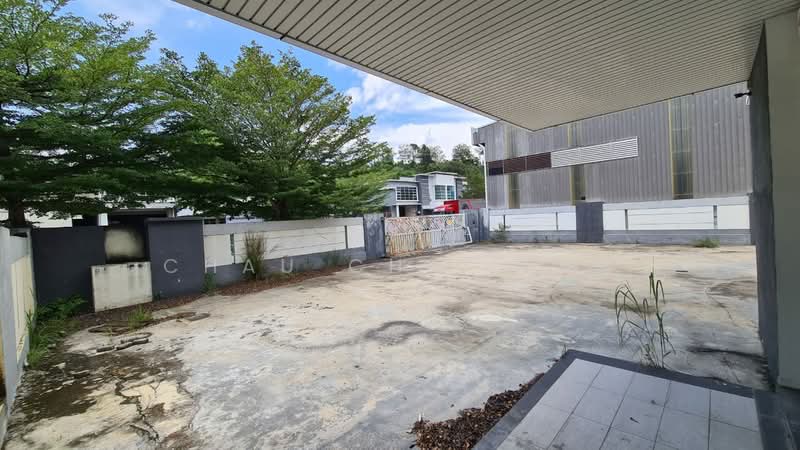 Semi-D Factory for Rent in Hi-Tech Industrial Park (Semenyih) - Chau Chiu Fuu - Exterior - PropertyGuru.com.my