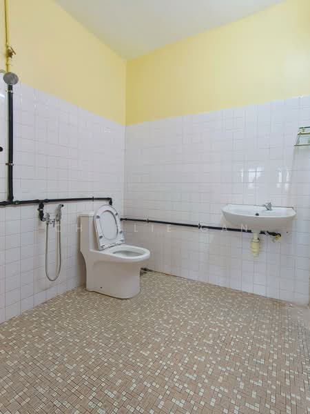 Rumah Teres 2 Tingkat untuk Disewa di Taman Gembira (Klang) - Charlie Gan - Bathroom - PropertyGuru.com.my