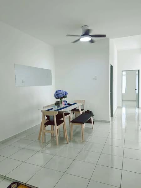 Rumah Berkembar untuk Dijual di Kampung Olak Lempit (Tanjong Duabelas) - Kamsol Mascuri - Dining Room - PropertyGuru.com.my