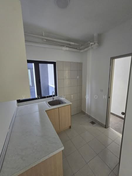 Servis Apartment untuk Dijual di Residensi Bukit Tiara - Vincent Goh - Kitchen - PropertyGuru.com.my