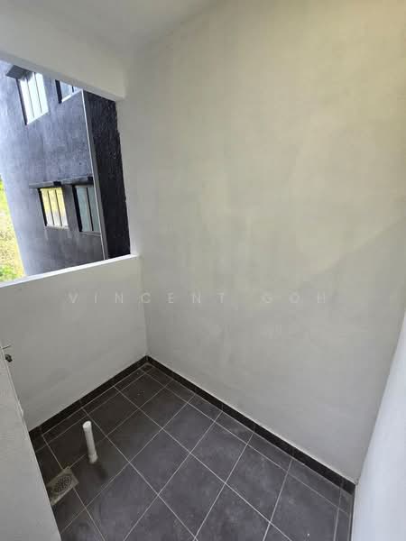Servis Apartment untuk Dijual di Residensi Bukit Tiara - Vincent Goh - Balcony - PropertyGuru.com.my