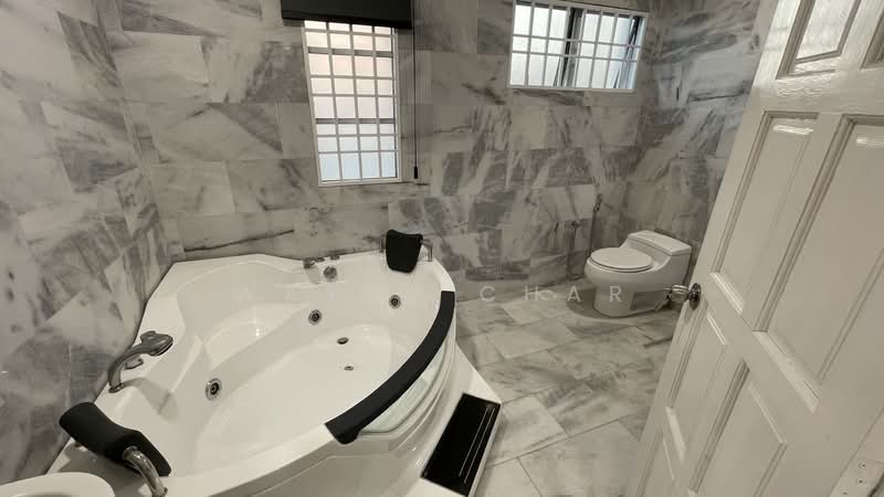 Semi-Detached House for Sale in Seri Kembangan (Selangor) - Wayne Char - Bathroom - PropertyGuru.com.my