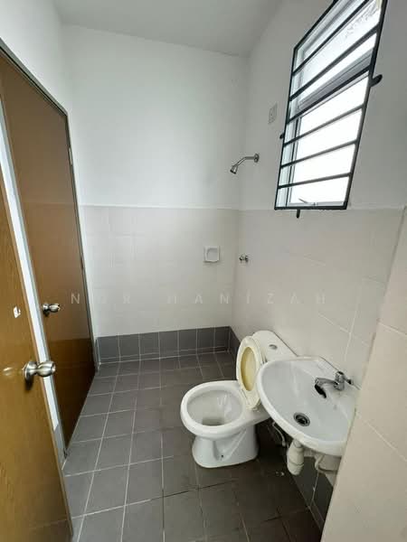 2-storey Terraced House for Sale in Shah Alam (Selangor) - Nur Hanizah - Bathroom - PropertyGuru.com.my