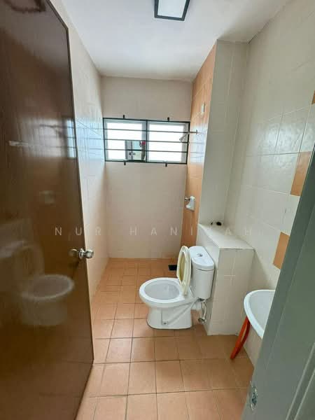 2-storey Terraced House for Sale in Shah Alam (Selangor) - Nur Hanizah - Bathroom - PropertyGuru.com.my
