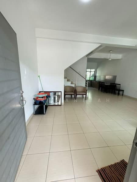 2-storey Terraced House for Sale in Shah Alam (Selangor) - Nur Hanizah - Living Room - PropertyGuru.com.my