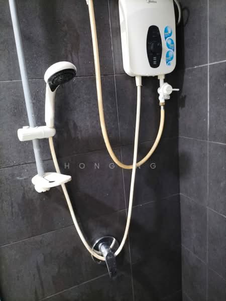 Servis Apartment untuk Dijual di Utropolis Suites 1 - Hong Ng - Bathroom - PropertyGuru.com.my