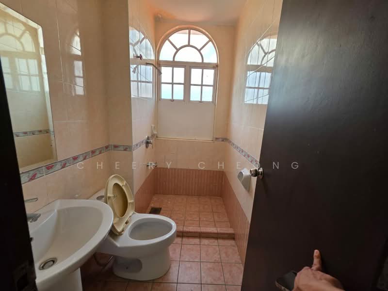 Semi-Detached House for Sale in Taman Puncak Perdana (Cheras) - Cheery Cheong - Bathroom - PropertyGuru.com.my