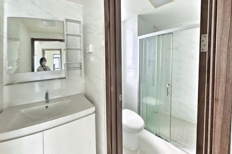 Pangsapuri untuk Dijual di Regalia Park @ Forest City - Purple Heng - Bathroom - PropertyGuru.com.my