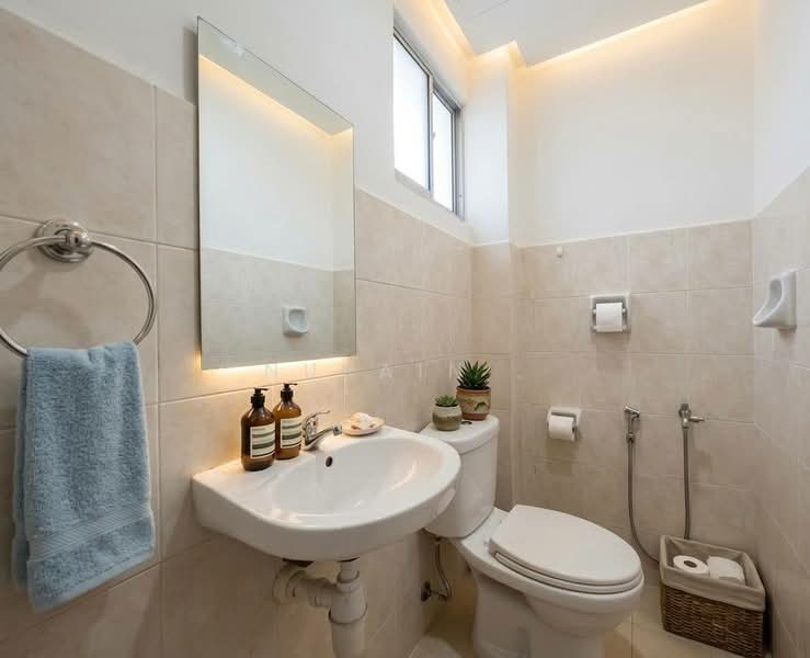 Rumah Teres 2 Tingkat untuk Dijual di Damansara Damai (Selangor) - Nurain . - Bathroom - PropertyGuru.com.my