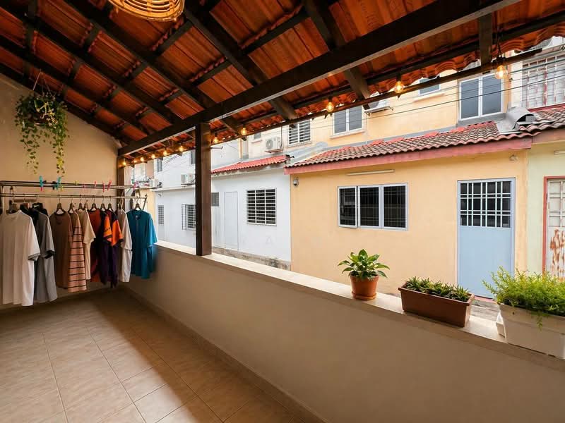 Rumah Teres 2 Tingkat untuk Dijual di Damansara Damai (Selangor) - Nurain . - Balcony - PropertyGuru.com.my