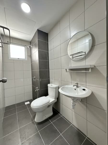 2nd Bathroom