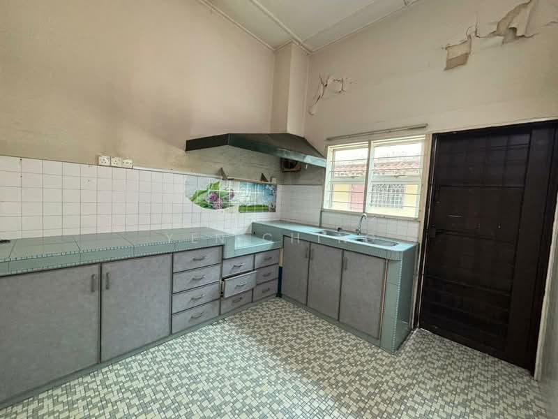 Rumah Teres 1 Tingkat untuk Disewa di Taman Kepong (Kepong) - Yen Ching - Kitchen - PropertyGuru.com.my