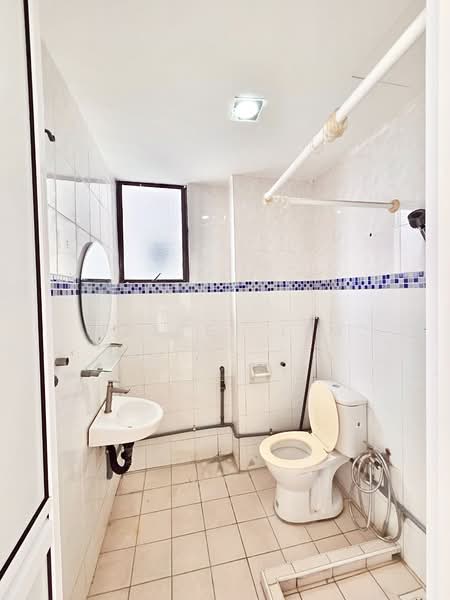 Kondominium untuk Disewa di Glen View Villa - Baxter Lim - Bathroom - PropertyGuru.com.my