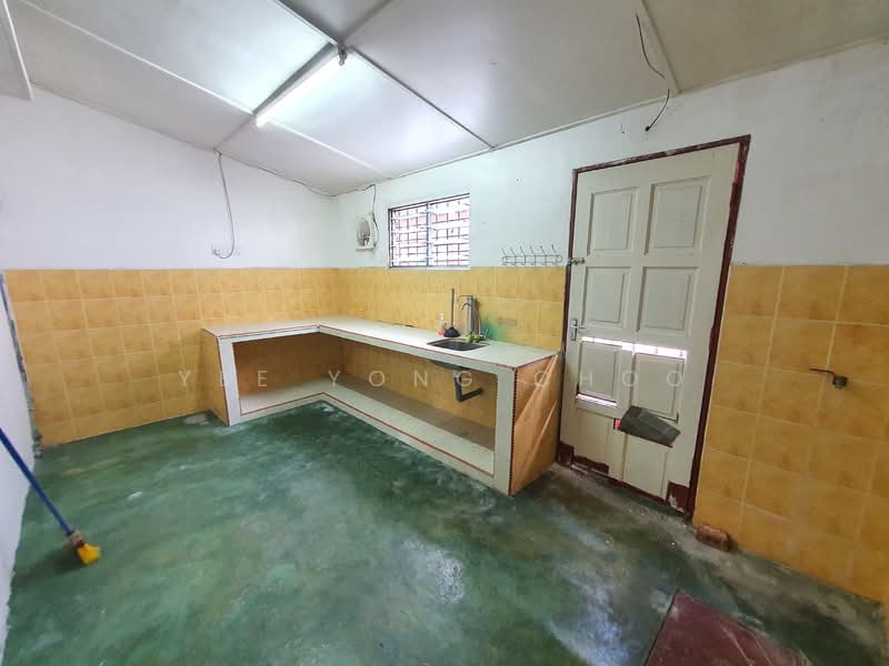 2-storey Terraced House for Sale in Menglembu (Perak) - Yee Yong Choo - Kitchen - PropertyGuru.com.my