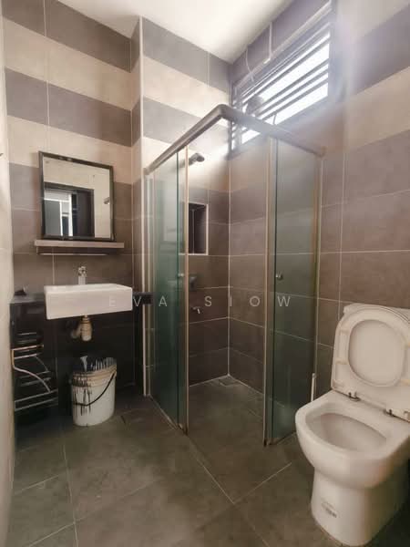 Semi-Detached House for Sale in Taman Impian Emas (Skudai) - Eva Siow - Bathroom - PropertyGuru.com.my