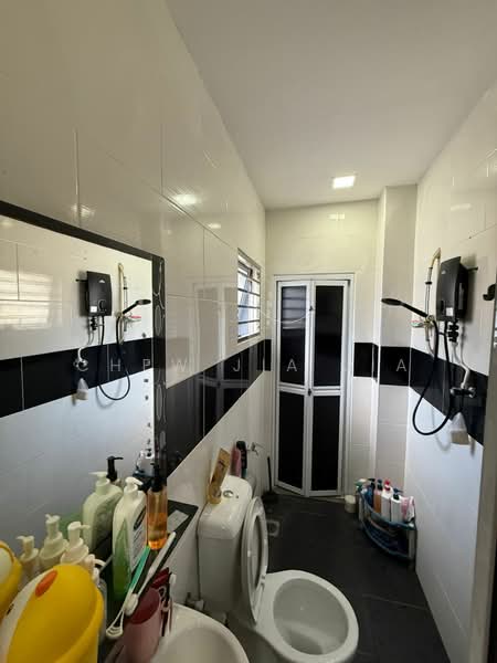 Rumah Teres 2 Tingkat untuk Dijual di Taman Setia Indah (Tebrau) - Chew Jia Jia - Bathroom - PropertyGuru.com.my