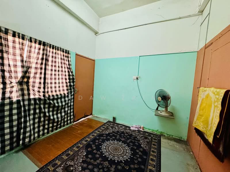 Kedai untuk Dijual di Taman Padu Permai (Sungai Besar) - Adaw Zain - Bedroom - PropertyGuru.com.my