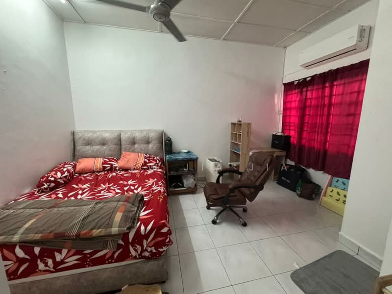 Rumah Teres 2 Tingkat untuk Dijual di Taman Desa Tebrau (Tebrau) - Chew Jia Jia - Bedroom - PropertyGuru.com.my