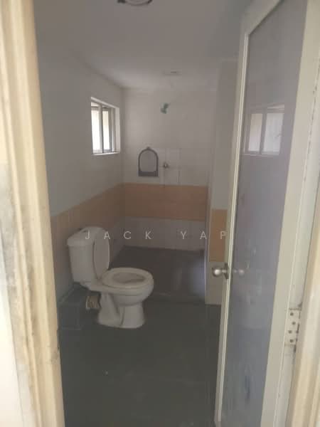 Pangsapuri untuk Dijual di Anggerik Villa 2 - Jack Yap - Bathroom - PropertyGuru.com.my