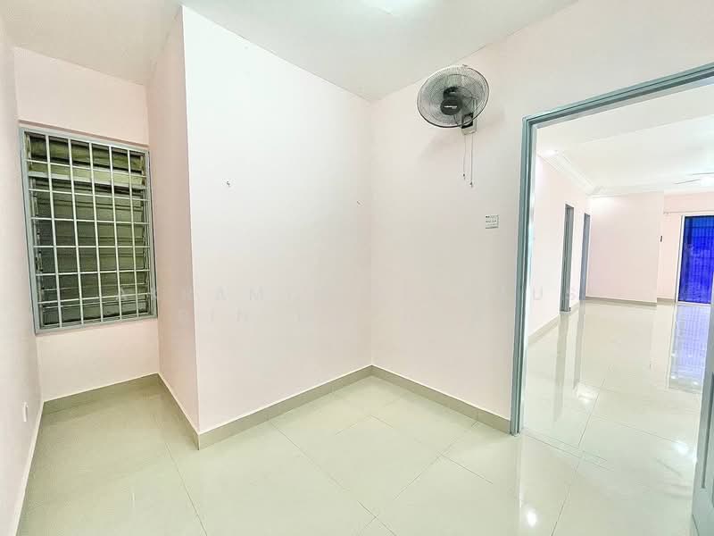 Apartment for Sale at Lakeview Apartments - Akramin Firdaus Bin Mokhtar - Interior - PropertyGuru.com.my