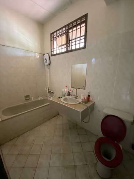 Rumah Teres 2 Tingkat untuk Dijual di Taman Desa Tebrau (Tebrau) - Tommy Tai - Bathroom - PropertyGuru.com.my