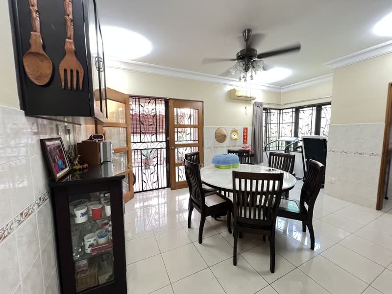 Semi-Detached House for Sale in Kota Damansara (Selangor) - Esther Lim - Dining Room - PropertyGuru.com.my
