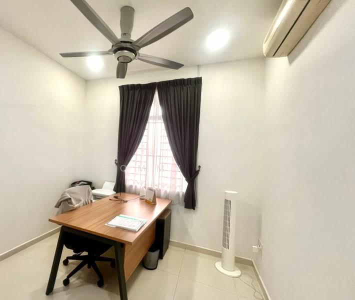 Rumah Teres 2 Tingkat untuk Dijual di Setia Tropika (Johor Bahru) - Tommy Tai - Study - PropertyGuru.com.my