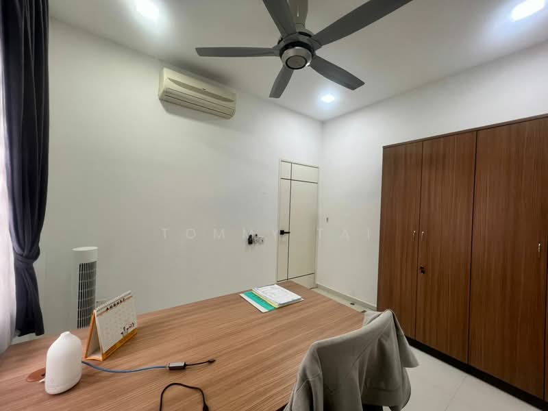 Rumah Teres 2 Tingkat untuk Dijual di Setia Tropika (Johor Bahru) - Tommy Tai - Study - PropertyGuru.com.my
