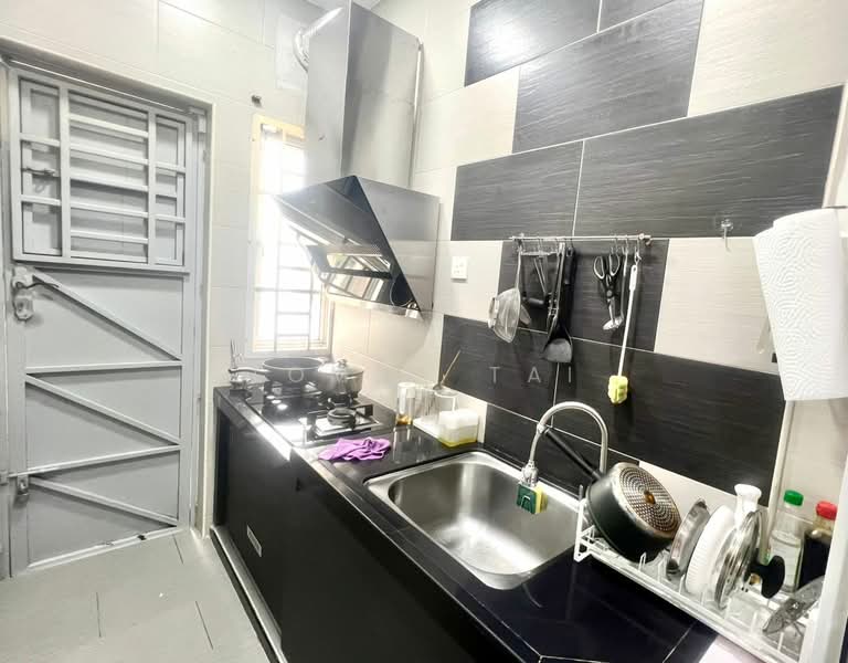 Rumah Teres 2 Tingkat untuk Dijual di Setia Tropika (Johor Bahru) - Tommy Tai - Kitchen - PropertyGuru.com.my