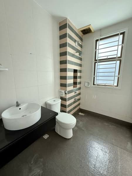 Rumah Teres 2 Tingkat untuk Dijual di Bandar Dato Onn (Tebrau) - Robin Lim - Bathroom - PropertyGuru.com.my