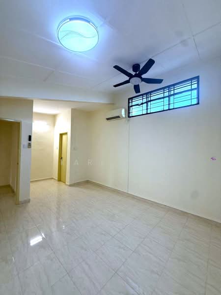 Rumah Teres 1.5 Tingkat untuk Dijual di Taman Setia Indah (Tebrau) - Karl Lim - Living Room - PropertyGuru.com.my