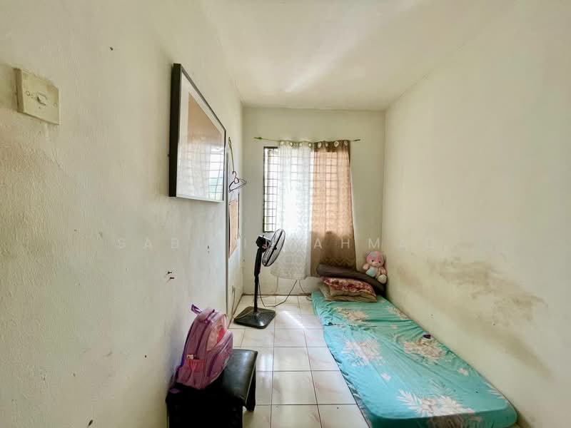 Pangsapuri untuk Dijual di saujana apartment - Sabirin Ahmad - Bedroom - PropertyGuru.com.my
