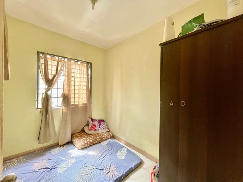 Pangsapuri untuk Dijual di saujana apartment - Sabirin Ahmad - Bedroom - PropertyGuru.com.my